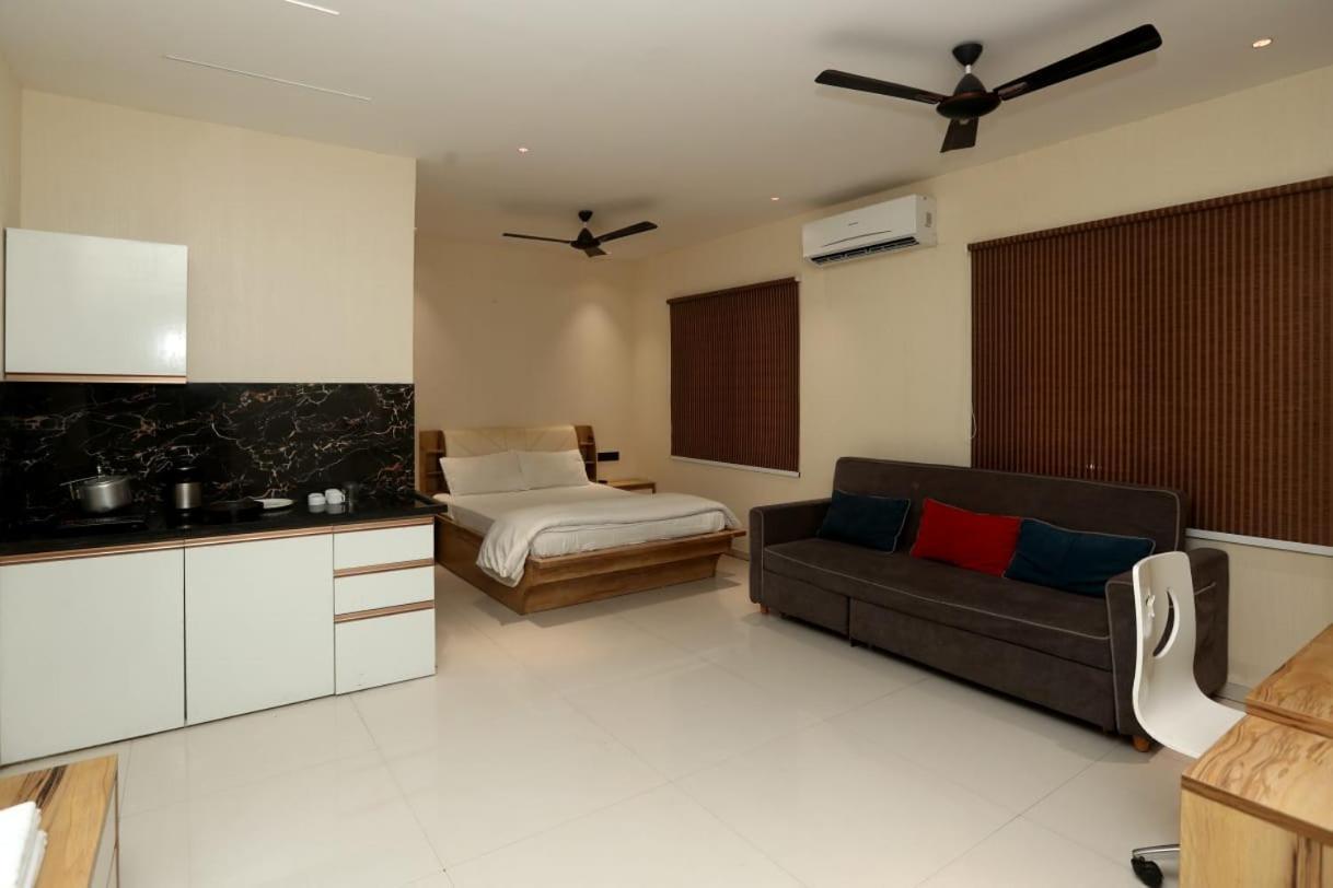 Stay10 Luxury Service Apartment Indore Buitenkant foto