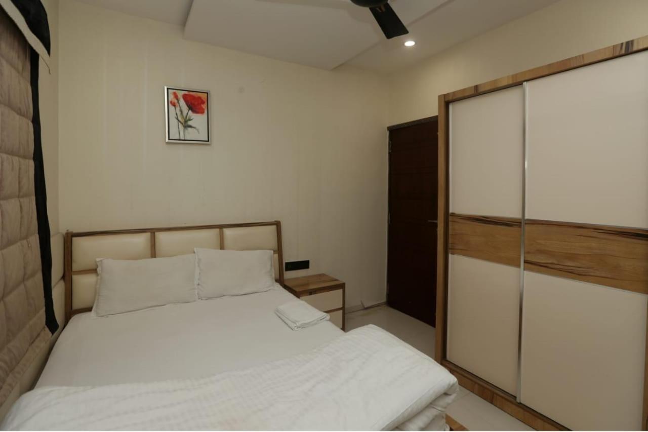 Stay10 Luxury Service Apartment Indore Buitenkant foto