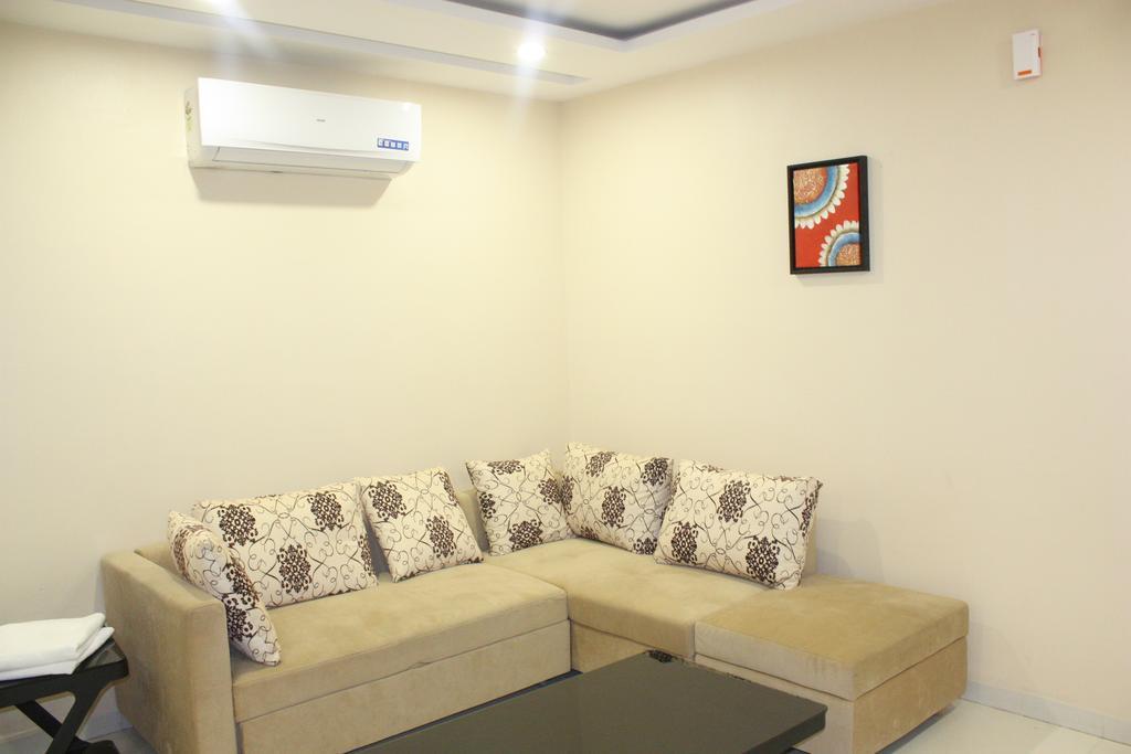 Stay10 Luxury Service Apartment Indore Buitenkant foto